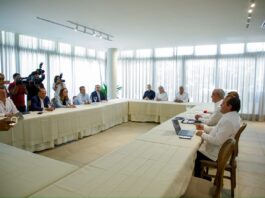 El presidente Luis Abinader desarrolló este martes su segundo día de trabajo en Santiago, donde se reunió con representantes de la Asociación de Promotores y Constructores de Viviendas del Cibao (APROCOVICI), la Asociación de Mayoristas en Provisiones de Santiago (AMAPROSAN) y Compromiso Santiago, además de autoridades de los sectores salud y energía, agua, construcción, alcaldes y diputados de la provincia, para dar seguimiento a temas prioritarios para el desarrollo de la provincia y de la región Norte.