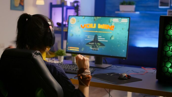 *Robux gratis: cómo identificar ofertas falsas y proteger tu cuenta* ESET Latinoamérica advierte que los Robux gratis son una promesa habitual en el juego Roblox, y comparte puntos clave para descubrir qué ofertas son legítimas y cómo evitar las estafas más comunes. Centroamérica, septiembre de 2026.– Quienes disfrutan del popular juego Roblox, es probable que alguna vez hayan sentido la tentación de buscar una forma de conseguir Robux gratis. Esta moneda virtual (Robux) que puede abrir la puerta a una gran variedad de experiencias dentro de la plataforma. Los jugadores más jóvenes, en particular, pueden querer más Robux debido a una combinación de FOMO (miedo a perderse algo) y el deseo de mejorar su estatus en línea. Desde ESET, compañía líder en detección proactiva de amenazas, advierten la importancia en diferenciar entre