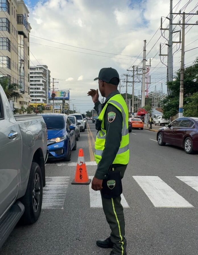 DIGESETT despliega agentes para garantizar la movilidad durante actividades en el Centro Olímpico, Plaza de la Cultura y carreteras