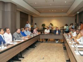 Dirigentes choferiles organizados en el G-12 acuerdan con el Gobierno mantener sin aumento las tarifas del transporte