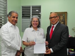 Periodista Marino Zapete dona RD$2.4 millones al Instituto para Sordos Santa Rosa tras ganar indemnización