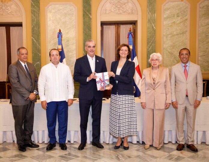 OCDE destaca importantes avances de RD en integridad gubernamental