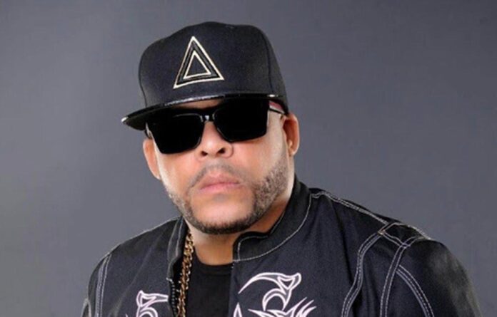 Matan a esposa de Julián Oro Duro y cantante resulta herido