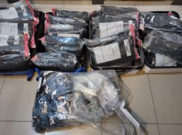 Ocupan en el AILA maletas con 53 paquetes de marihuana
