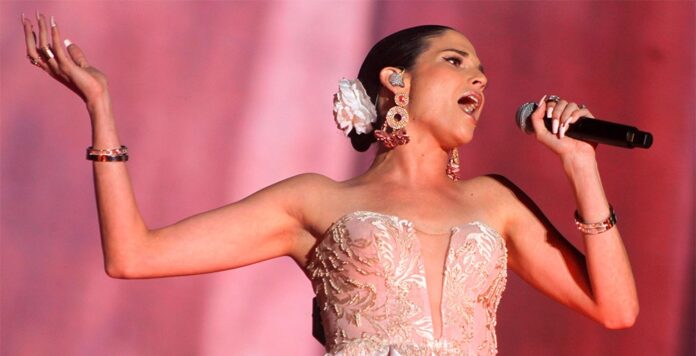 ¡Imparable! Natalia Jiménez remece el Teatro Nacional con