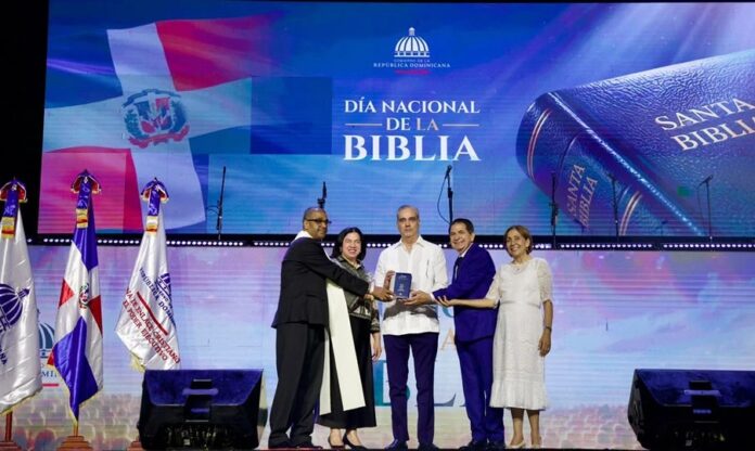 Comunidad Cristiana reconoce al presidente Abinader por su respaldo al Día Nacional de la Biblia