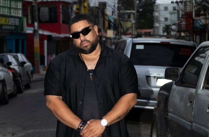 Mow Flow impulsa su carrera musical apostando por el merengue de calle
