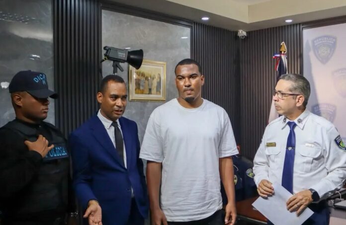 Se entrega uno de los señalados por doble homicidio en La Caleta
