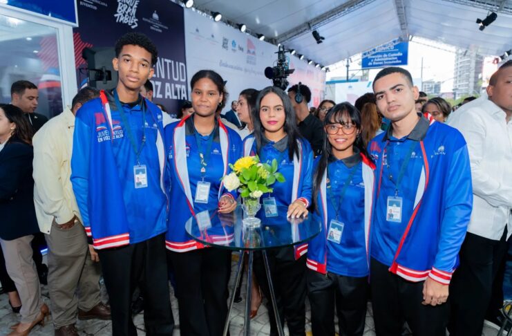 Cinco jóvenes dominicanos buscan recuperar el Récord Guinness de lectura en voz alta