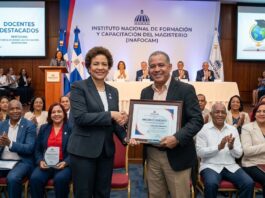 Docentes destacados reciben reconocimiento de Inafocam