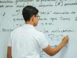 Gobierno reconoce como Estudiantes de la Semana a Kender Soto y Rafael Ureña, destacados en olimpiadas nacionales e internacionales