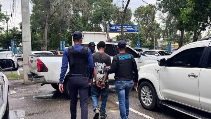 Detienen a dos jóvenes implicados en la muerte de un sargento de la Policía en Santiago