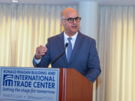 Igor Rodríguez muestra avances de la aviación civil dominicana en Washington