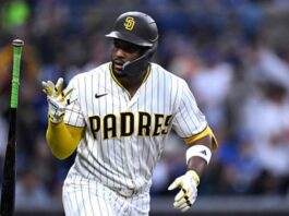 Un error de Milwaukee y el oportunismo de Miguel Andújar reviven a los Padres en los playoffs