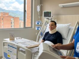 Vico C evoluciona favorablemente tras someterse a cirugía de columna cervical en Colombia