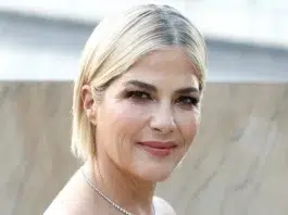 La extraordinaria lucha de Selma Blair contra la esclerosis múltiple: síntomas ignorados, condiciones inusuales y el incidente en pleno vuelo La extraordinaria lucha de Selma Blair contra la esclerosis múltiple: síntomas ignorados, condiciones inusuales y el incidente en pleno vuelo