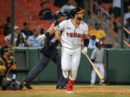 Toros sacan los bates para remontar ante las Águilas Toros sacan los bates para remontar ante las Águilas