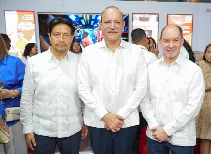 En el marco de la 39.ª edición de Expo Cibao, la exhibición comercial más grande de la región norte y una de las más importantes del país, Claro Dominicana celebró su tradicional cóctel para clientes, líderes empresariales, relacionados y representantes de diversos sectores productivos, evidenciando su compromiso con el desarrollo económico, social y tecnológico de la región.