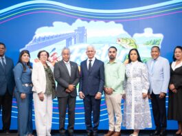 SANTO DOMINGO. - El presidente del Senado, Ricardo de los Santos, exaltó este jueves las bondades de Sánchez Ramírez, al participar en el lanzamiento de la cuarta edición de la Feria Ecoturística Festur, Sánchez Ramírez 2026.