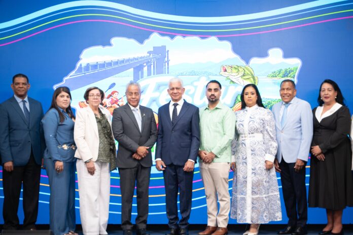 SANTO DOMINGO. - El presidente del Senado, Ricardo de los Santos, exaltó este jueves las bondades de Sánchez Ramírez, al participar en el lanzamiento de la cuarta edición de la Feria Ecoturística Festur, Sánchez Ramírez 2026.