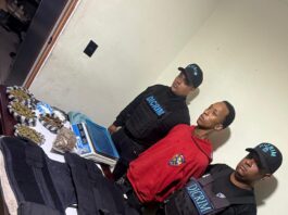 Policía ocupa 955 gramos de presuntas drogas, cuatro chalecos antibalas y una motocicleta en Boca Chica