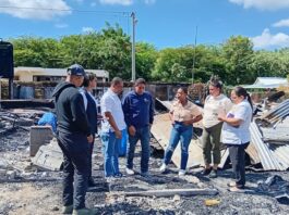 Junta Distrital de Hato del Yaque y DASAC auxilian a familias afectadas por incendio Junta Distrital de Hato del Yaque y DASAC auxilian a familias afectadas por incendio