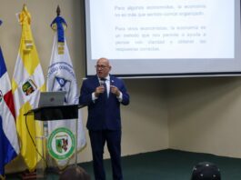 Intendente de Bancos exhorta a futuros economistas de la UCSD a fortalecer sus competencias digitales y comunicar de forma práctica