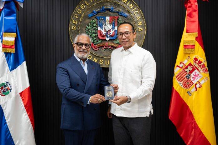Consulado dominicano en Madrid inicia expedición del nuevo pasaporte electrónico