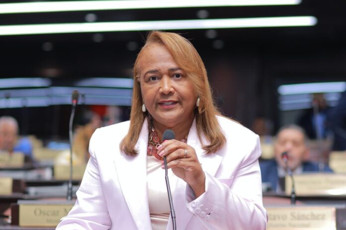 Vocera Ydenia Doñé se solidariza con diputada Millys Martínez, apresada por agentes de la PN