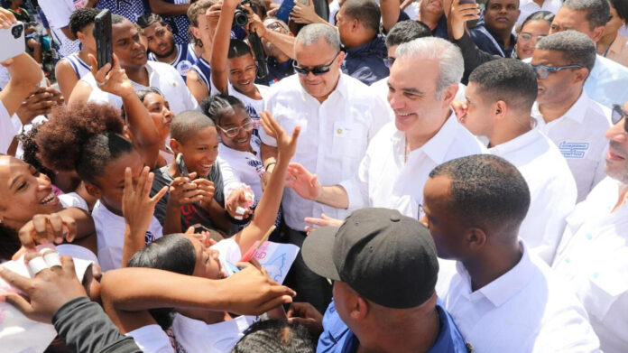 Abinader retoma agenda nacional tras intensa jornada en Roma