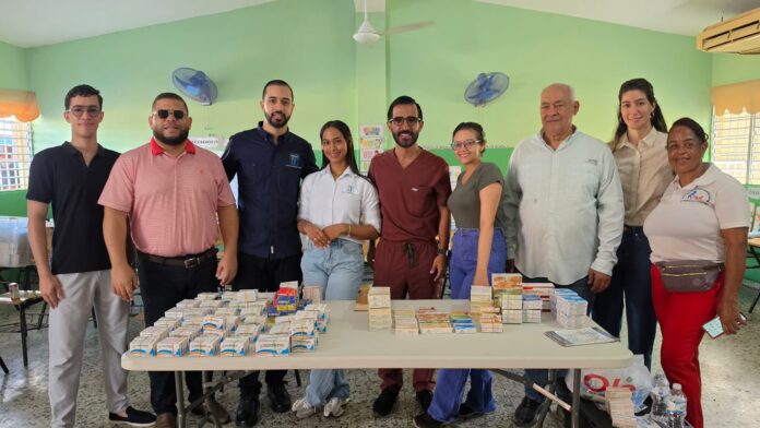 Dr. Luis Antonio Cruz encabeza gran operativo médico en Los Peralejos para acercar servicios de salud a las familias dominicanas