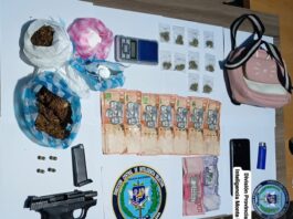 DINTEL y Ministerio Público ocupan armas ilegales, municiones y presuntas drogas durante allanamientos en Monte Plata