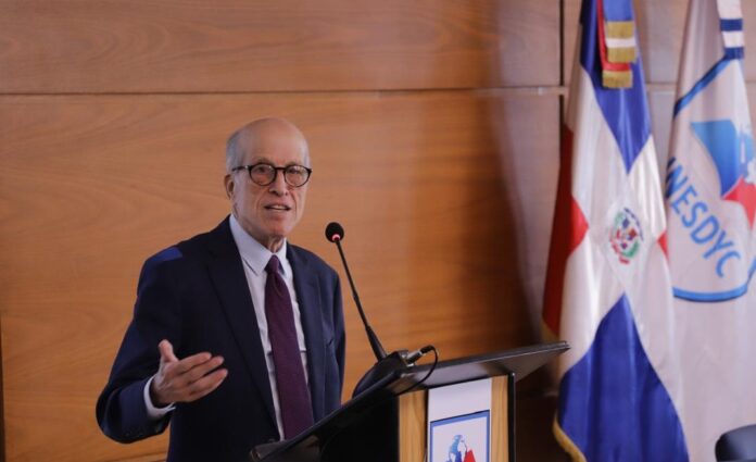 Max Puig dice política medioambiental es base del desarrollo y vida futura del país