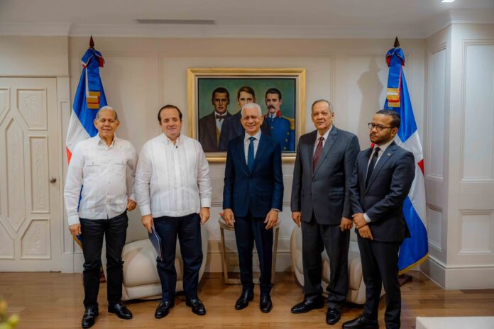 Ministro Paliza deposita en el Senado anteproyecto de ley sobre Plan Nacional de Ordenamiento Territorial