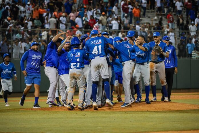 Ozuna dispara jonrón con bases llenas y Gigantes remontan ante Escogido