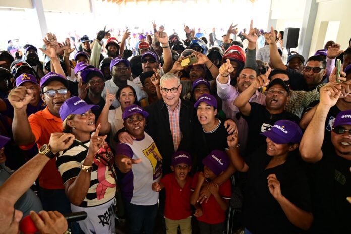 Gonzalo Castillo escucha reclamos en La Altagracia y promete impulsar el desarrollo regional