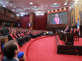 Más de 100 diputados y funcionarios de la Cámara de Diputados se graduaron hoy de las maestrías en Derecho Constitucional y Derecho Administrativo Más de 100 diputados y funcionarios de la Cámara de Diputados se graduaron hoy de las maestrías en Derecho Constitucional y Derecho Administrativo