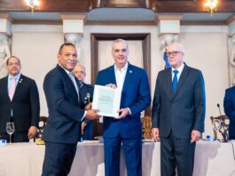 Roberto Santana destaca Gobierno construye nueve centros penitenciarios de manera simultánea y tiene listos los de Higüey y Barahona Roberto Santana destaca Gobierno construye nueve centros penitenciarios de manera simultánea y tiene listos los de Higüey y Barahona