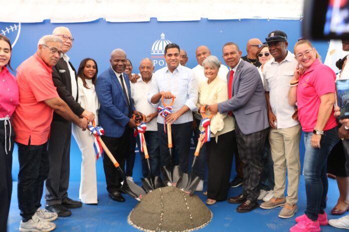 Ministro Kelvin Cruz inicia construcción de moderno play de béisbol en Consuelo, San Pedro de Macorís