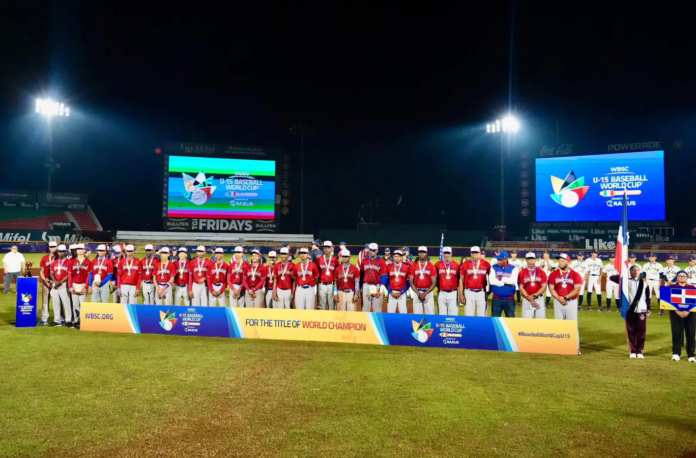 RD obtiene la medalla de plata en el Mundial de Béisbol U15 al caer ante Estados Unidos