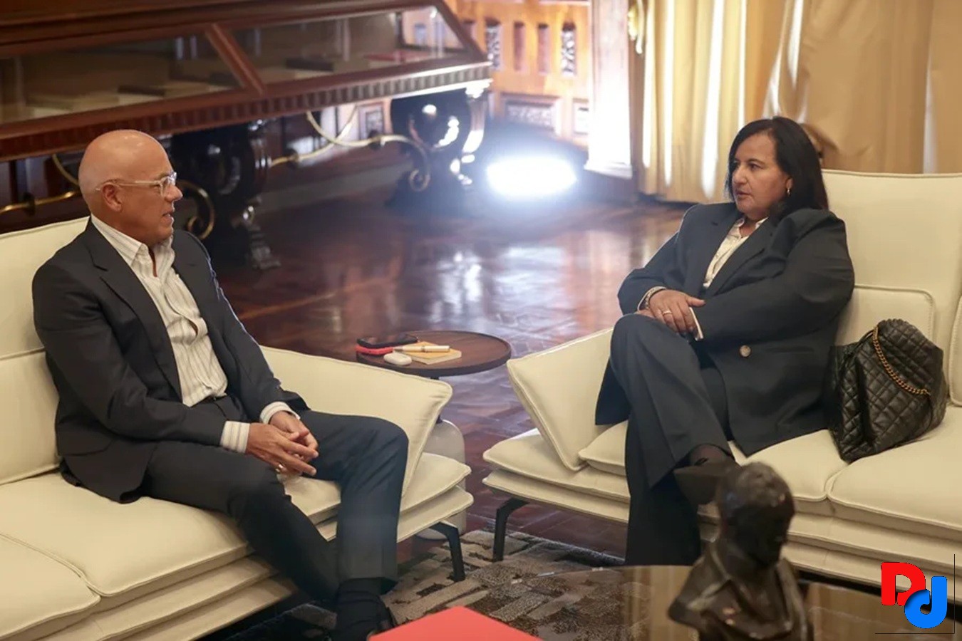 Presidenta de Venezuela recibe a jefa opositora en el diálogo político Presidenta de Venezuela recibe a jefa opositora en el diálogo político