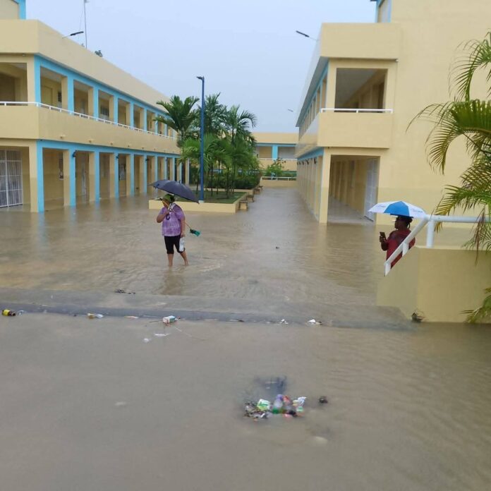 Minerd suspende clases este martes en zonas vulnerables por lluvias