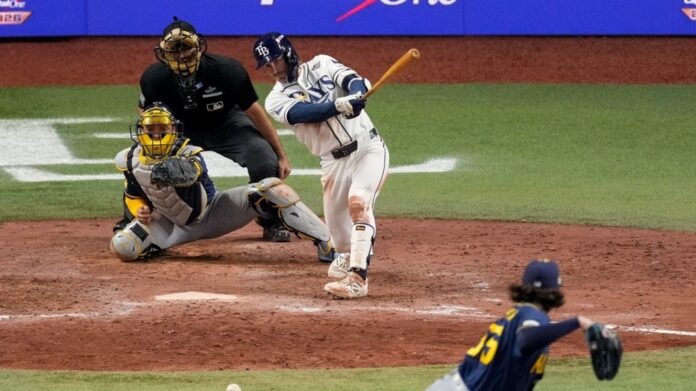 Tampa Bay evita la barrida en extra innings y mantiene viva la Serie Mundial ante Milwaukee