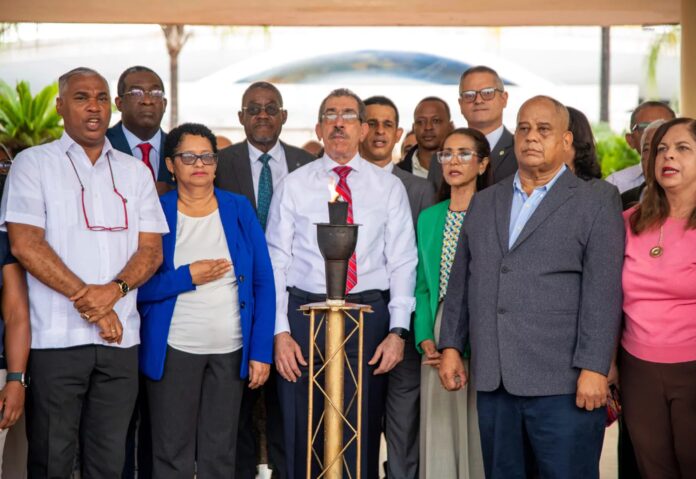 UASD recibe antorcha de los Juegos Tony Barreiro