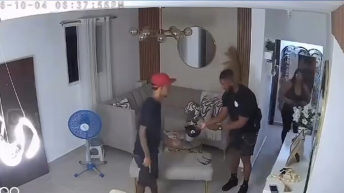 Cámaras captan momento en que asaltan a hombre dentro de vivienda en Villa María