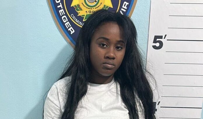 Policía arresta en Capotillo a mujer buscada por asociación de malhechores y robo