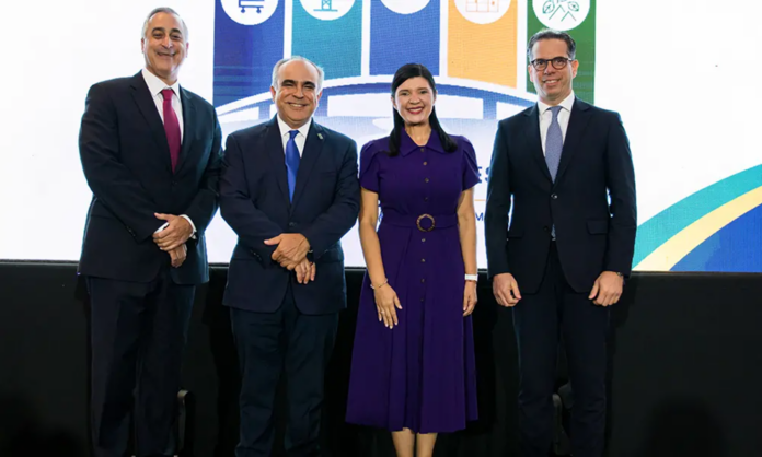 Presidente del CONEP comparte en Panamá modelo de transformación económico de RD