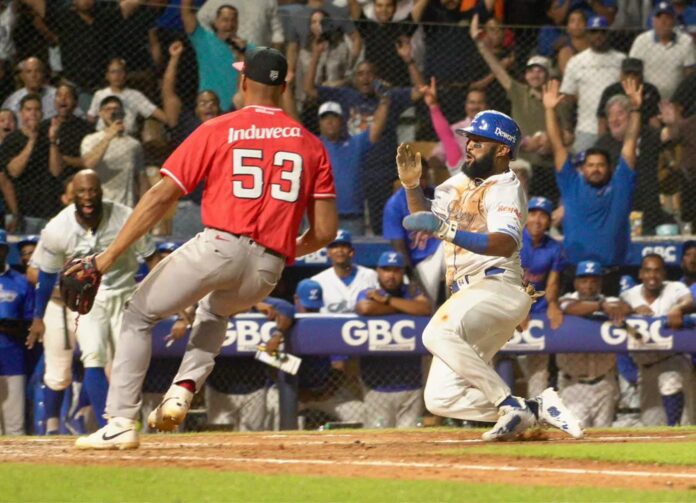 ¡Con las piernas de Bonifacio! Licey deja tendido al Escogido