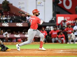 Escogido apalea a los Gigantes con tres jonrones en un triunfo 15-8; extiende a cinco su racha