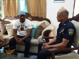 Mayor general Rodríguez García da seguimiento a la recuperación de oficial herido en Villa Mella